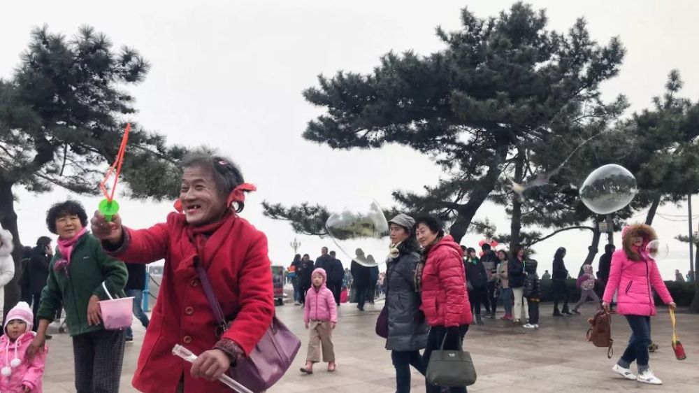 谷雨丨青岛 大喜哥 多年精心妆扮渴求成为女人