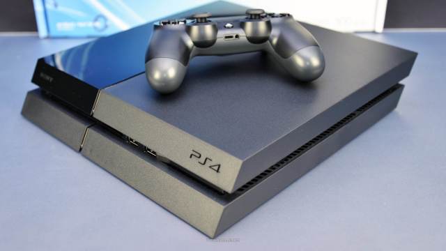 Pc上玩游戏为什么总不如ps4 一打开机箱瞬间啥都明白了