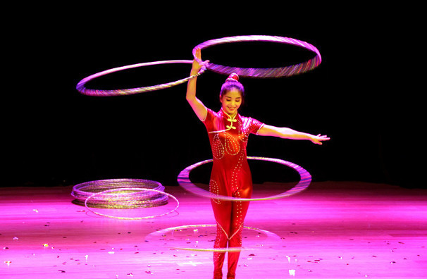 斗罗大陆:真人毁动漫就算了,魂环特效也敷衍,看你拿呼啦圈咋拍