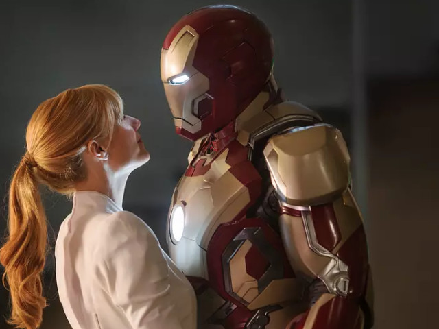 复联4发生在5年后,钢铁侠变成超级奶爸,而他身