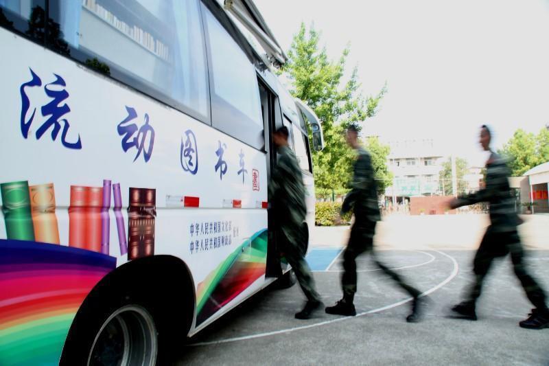 流动图书车来了,又可以遨游书海了