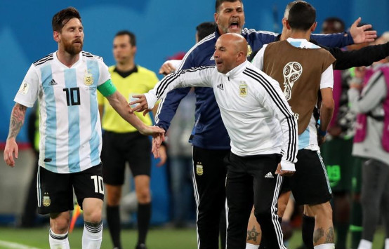 桑保利:阿根廷人并不像巴萨球迷那般享受梅西