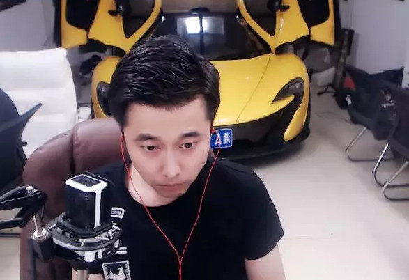 而在昨天集梦会长晶哥也是参加了虎牙诸神活动之后,拿下了一个名额