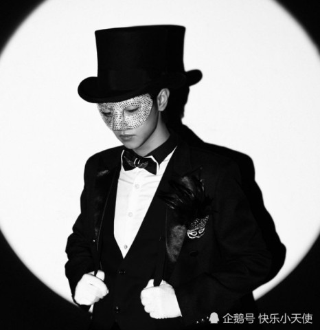 歌手"回音哥"为啥一直戴面具,摘下面具那一刻,颜值逆天了!