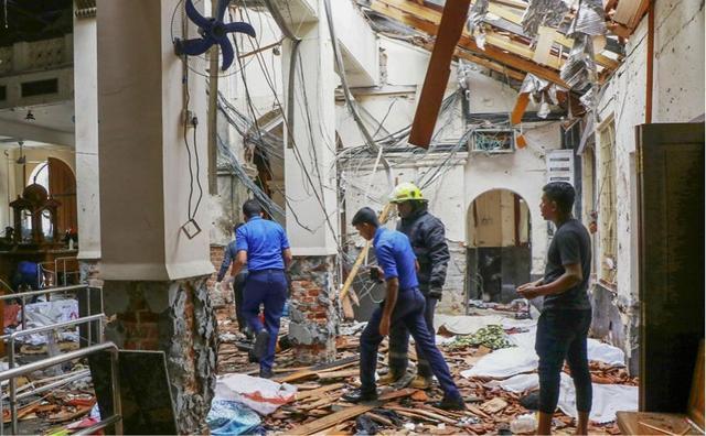 4月21日，斯里兰卡首都科伦坡遭爆炸袭击的教堂内一片狼藉