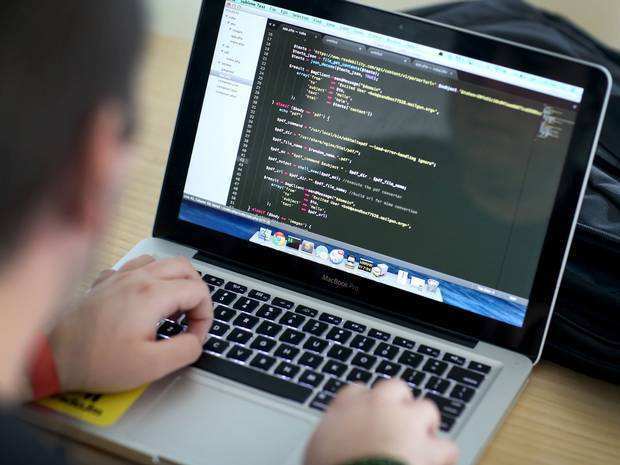 为什么做编程都用英文,中文不行吗?听程序员解释完,总算明白了