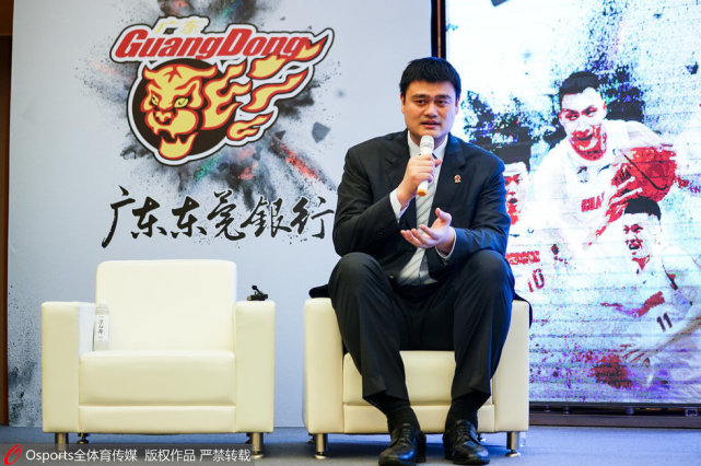 姚明坐杜锋位置暗藏玄机? 盛赞东莞与新疆篮球