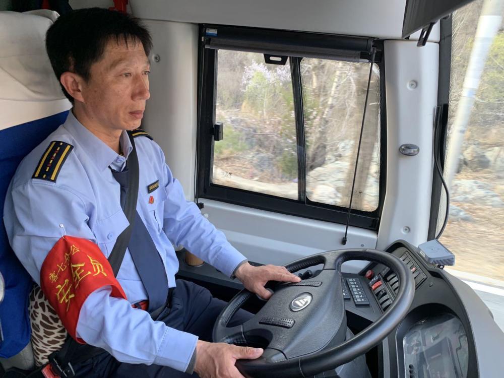 大山深处"摆渡人"