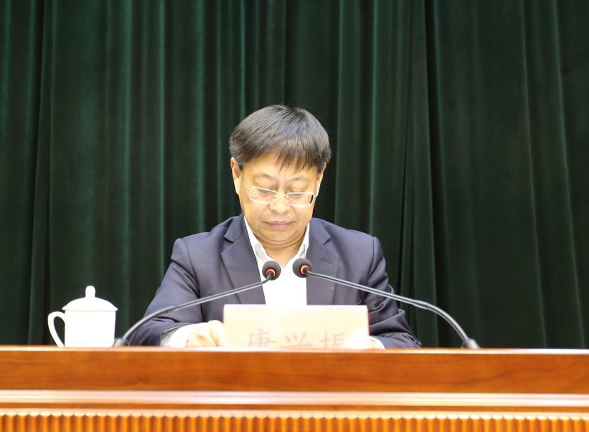 (上图:区司法局副局长王志华对2019年一季度全区行政诉讼案件数量