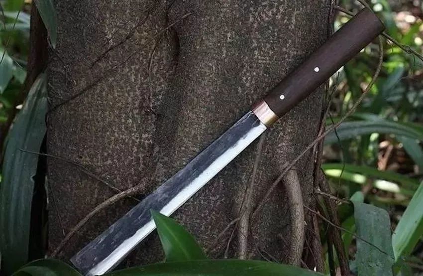 我国民间的第一宝刀,最接近实战的冷兵器——户撒刀_腾讯新闻