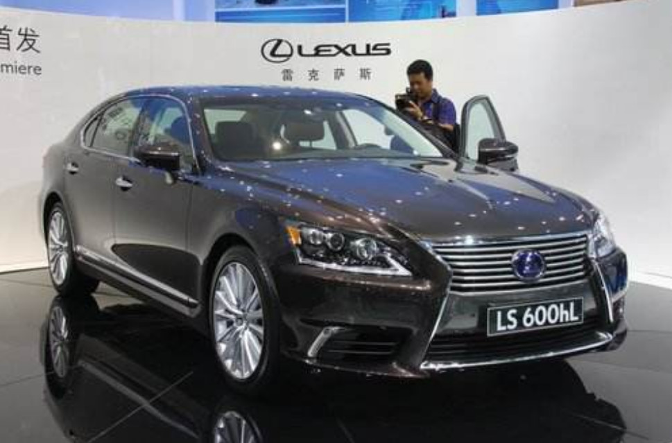 全新雷克萨斯ls 600hl,超经典的一代旗舰,售238万元