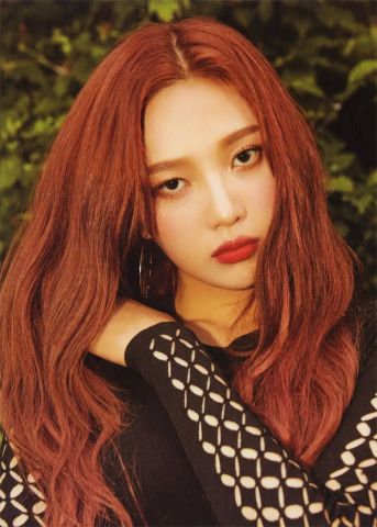 lisa新染的灰亚麻色不到一个月就掉色了…留不住的发色像极了爱情