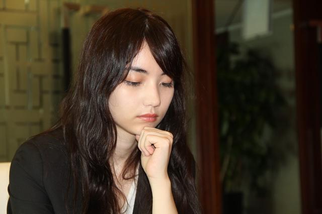 柯洁赞围棋第一美女靓照 网友调侃:看上她了|柯洁|黑嘉嘉|围棋