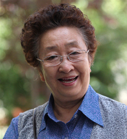 被称为"慈祥奶奶"的她,为何85岁还在拍戏?原因可能你不信