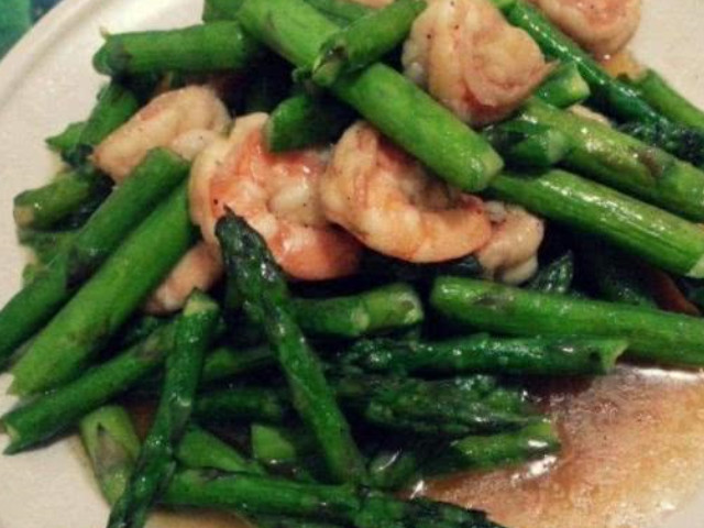 春天这菜正鲜嫩,被称为"抗癌之王",10块钱一斤,看到别纠结