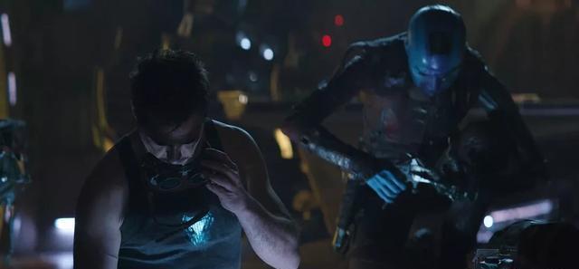 复联4:铁人最后打响指之前,是怎么拿到宝石的