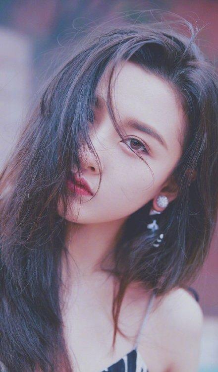 当年轻女明星遇上港风滤镜:吴宣仪、鞠婧祎等