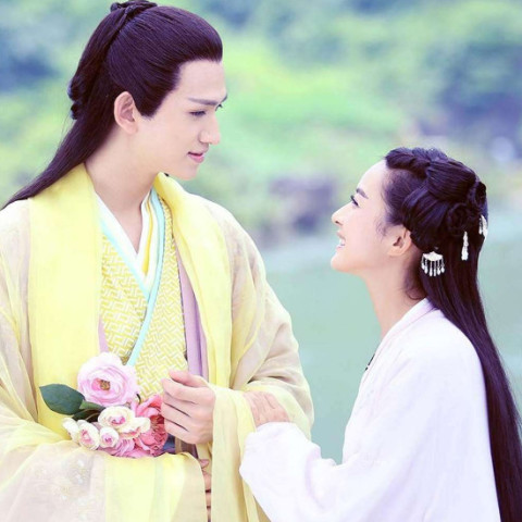 花千骨姐妹篇《脱骨香》来袭,杨紫搭档"古装男神",粉丝:弃剧