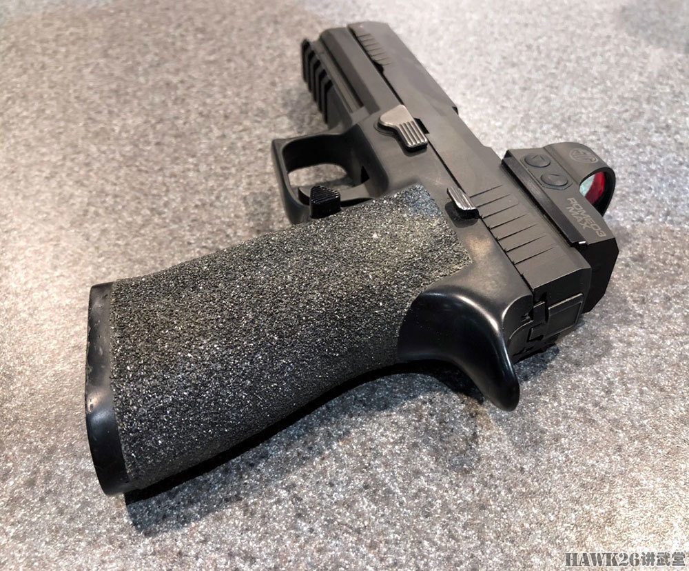 西格光学公司展出全新红点瞄准镜大视野治愈"强迫症"