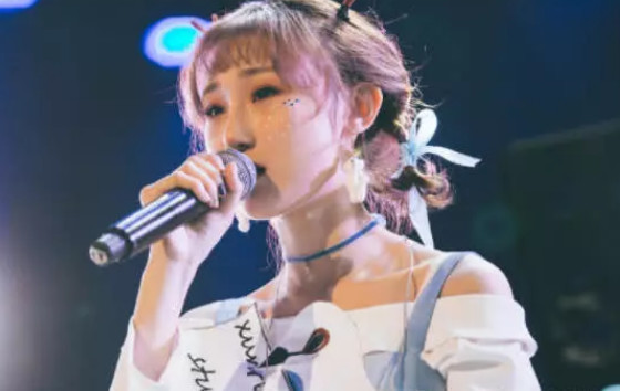 陈雪凝《绿色》已凉了,最近男版《蓝色》火了