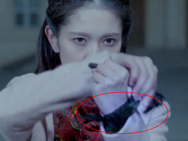 巴啦啦小魔仙变身靠咒语,奥特曼变身靠神器,而