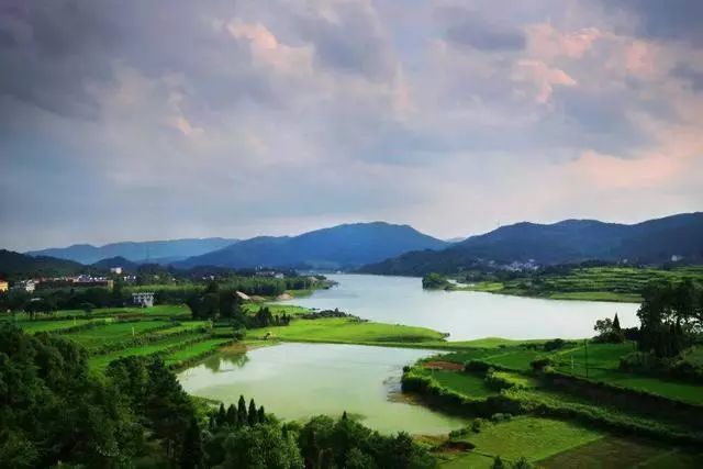 6,资江房车自驾游营地 资江房车自驾游营地位于金竹山镇麻溪古镇旁