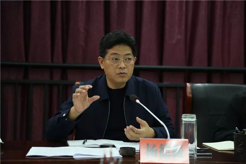 县委副书记,县长杨德振