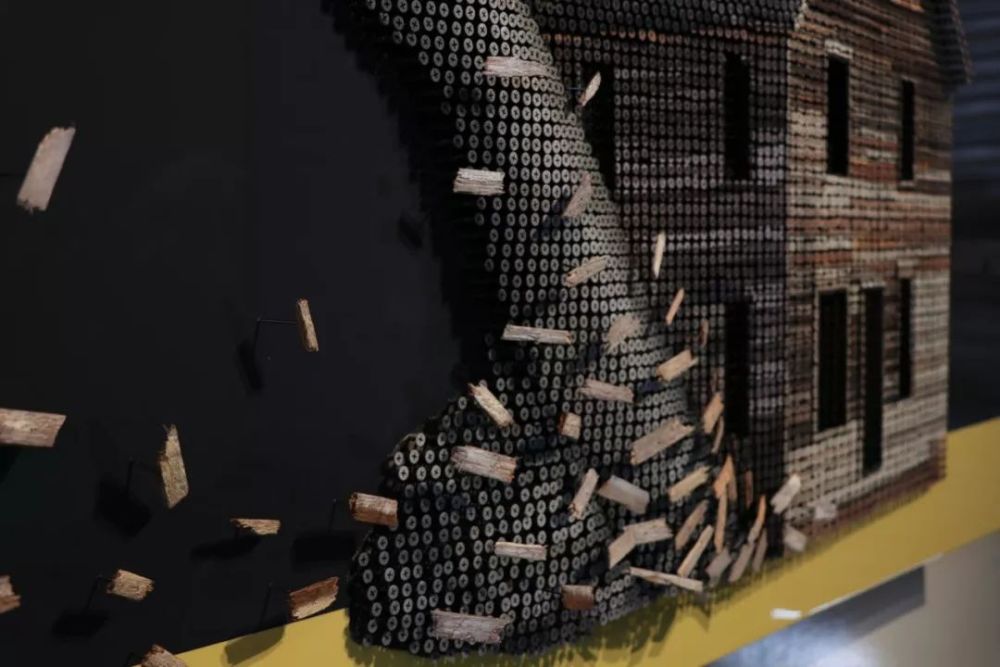 螺丝钉|一个螺丝钉，竟卖出6万美金？这样作画也太酷了吧！