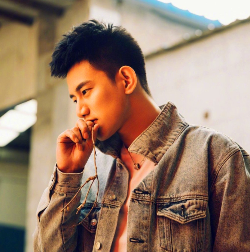 yy阿哲周年庆豪赚220w,竟当场激动到泪奔!哲家军:淡定点