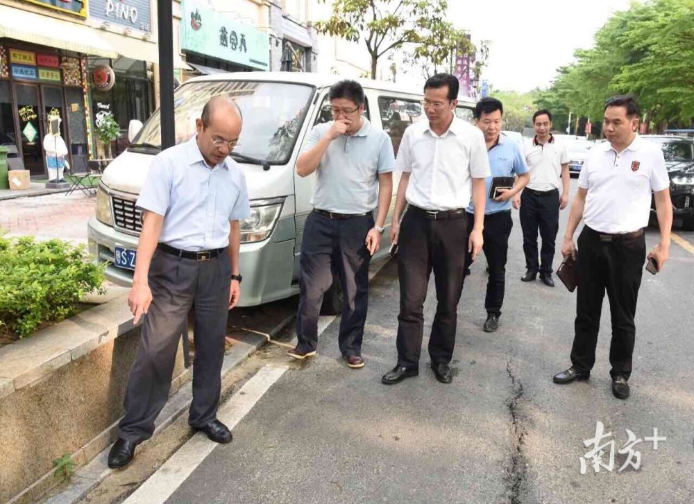 不打招呼,直奔基层!何植尧"行走横沥"巡查城市精细化管理