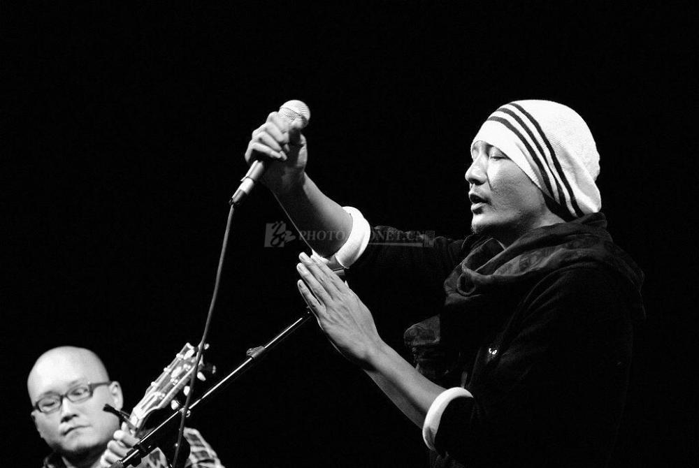 唱歌声音被憋在喉咙里,放不出来。如何破?