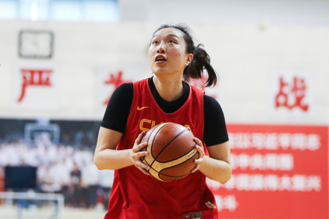 女篮队长征战wnba不忘学业在美国有助于找资料写好论文