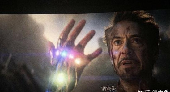 复联4:奇异博士为啥向向钢铁侠竖手指?背后含