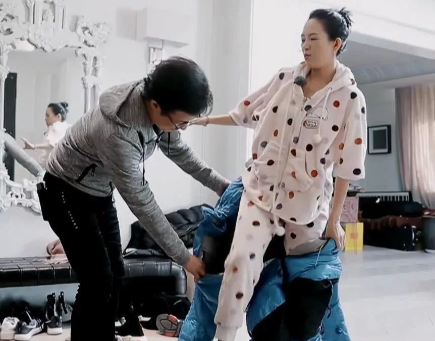 看见汪峰的拖鞋,打脸半个娱乐圈_腾讯新闻