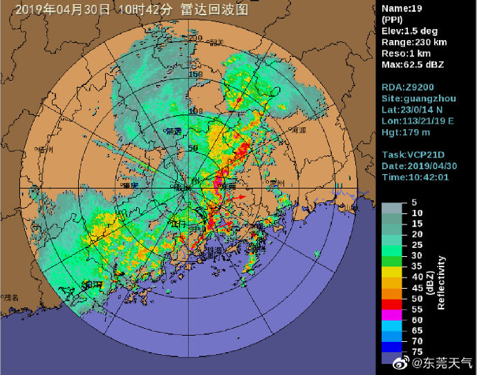 過去一小時,西部鎮街出現較強雷雨