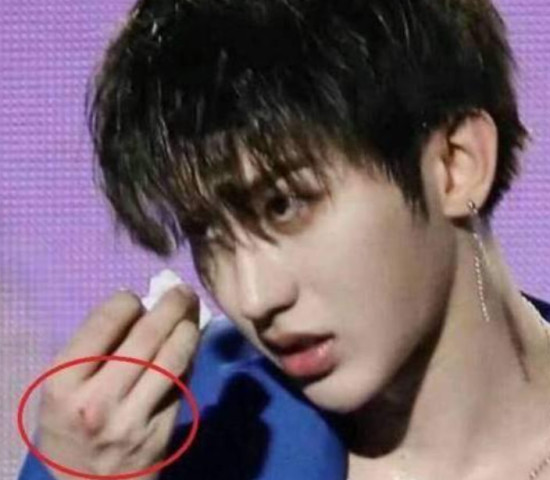 黑粉到底多恐怖?热巴被p遗像,蔡徐坤被激光扫眼,他被黑粉杀害