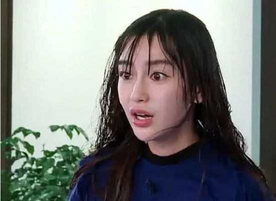 谁说杨颖不敢素颜,当她落水卸妆后,素颜却比化妆美,网友沸腾了