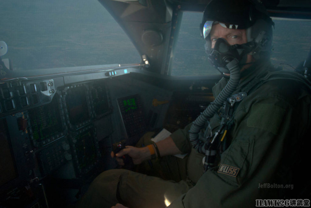 揭开最后一层面纱:b-2"幽灵"隐形轰炸机座舱内部曝光