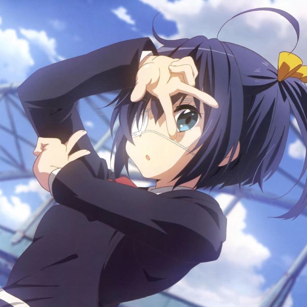 其中最经典的就是中二病也要谈恋爱中的小鸟游六花了,天生的中二病