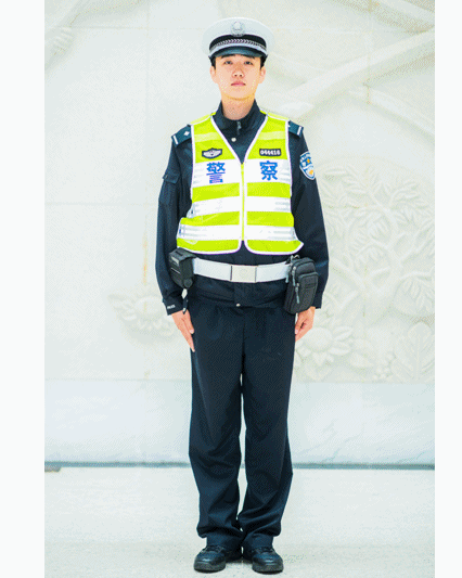 【提示】今天起,宝山交警将统一佩戴"蓝帽子"执勤!