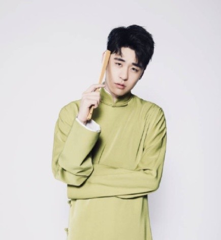 张云雷穿过的长衫,颜色能凑个九宫格,果然颜值