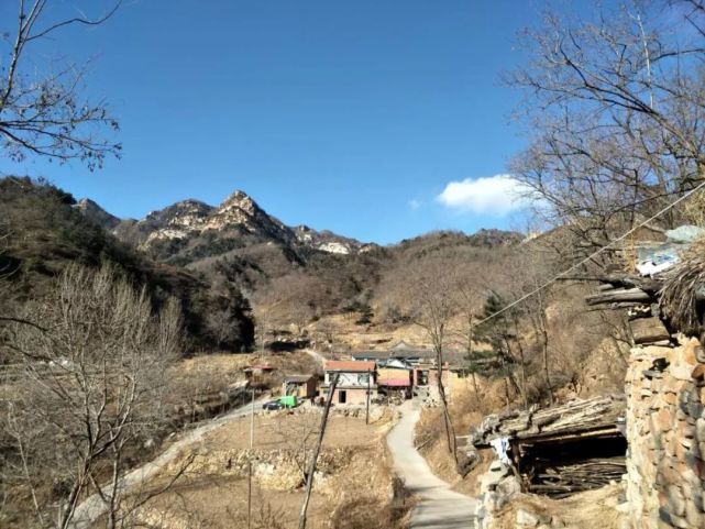 河口乡松坪村考松坪村位于合河口乡政府西8公里处,距平山县城108公里