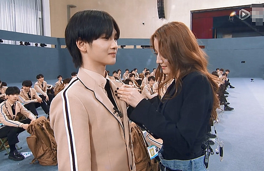 热巴,何洛洛,迪丽热巴,勋章,男团