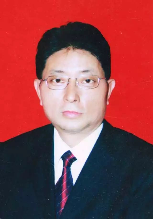 张明俊,女,1975年1月出生,中央党校大学学历.