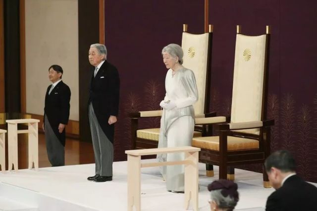 日本天皇今退位:平成时代给日本留下了什么?
