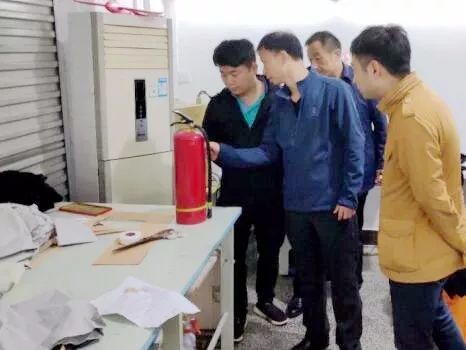 武穴办事处党委书记袁广文突查各社区安全生产大检查