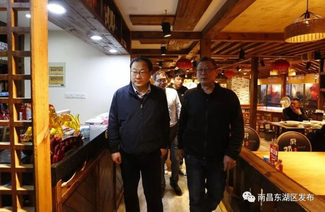 刘闯调研东湖区夜市街建设工作