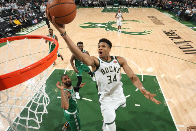 NBA东部半决赛雄鹿大胜绿军总分1-1 字母哥贡献29+10