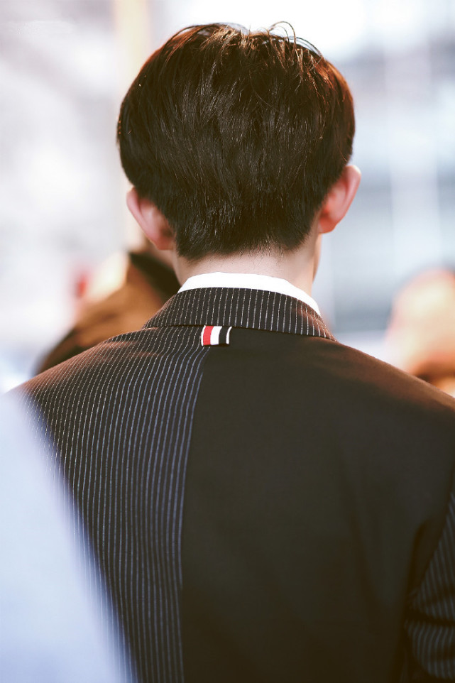 以下"4个背影"中,只有一个是易烊千玺,老粉看到都"傻眼"