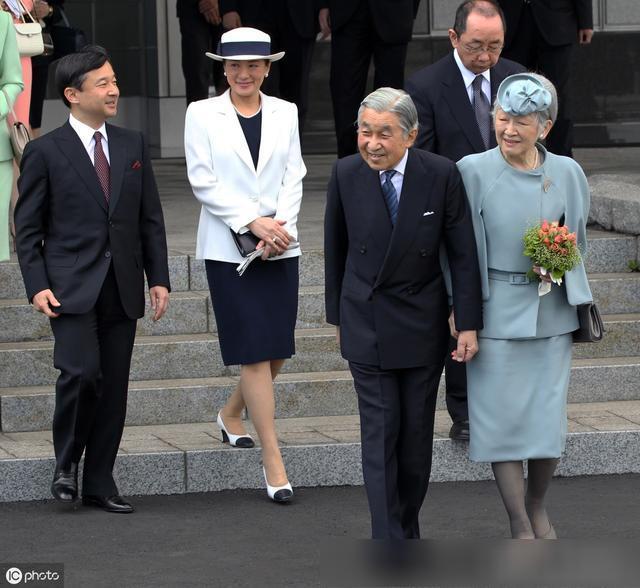 日本明仁天皇退位,退位後他繼續搞自己的蝦虎魚學術研究